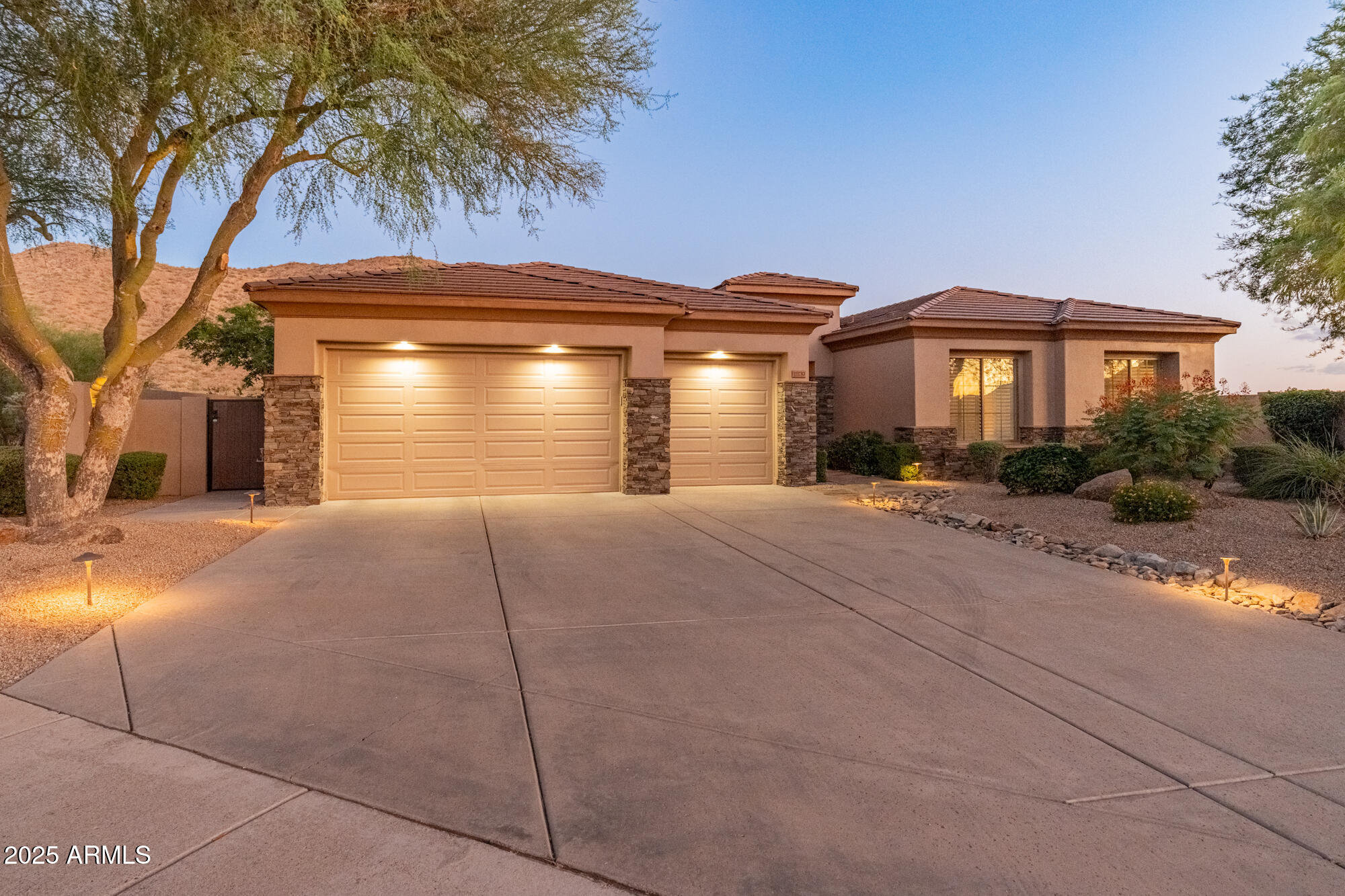 11139 E WINCHCOMB Drive