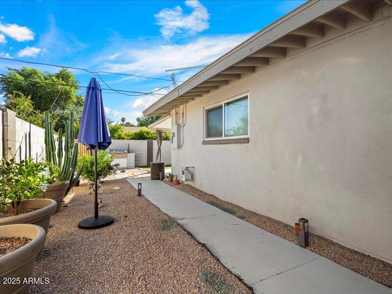 3929 E MERCER Lane, Phoenix