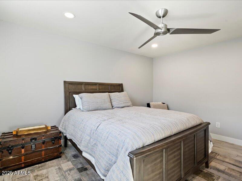 3929 E MERCER Lane, Phoenix