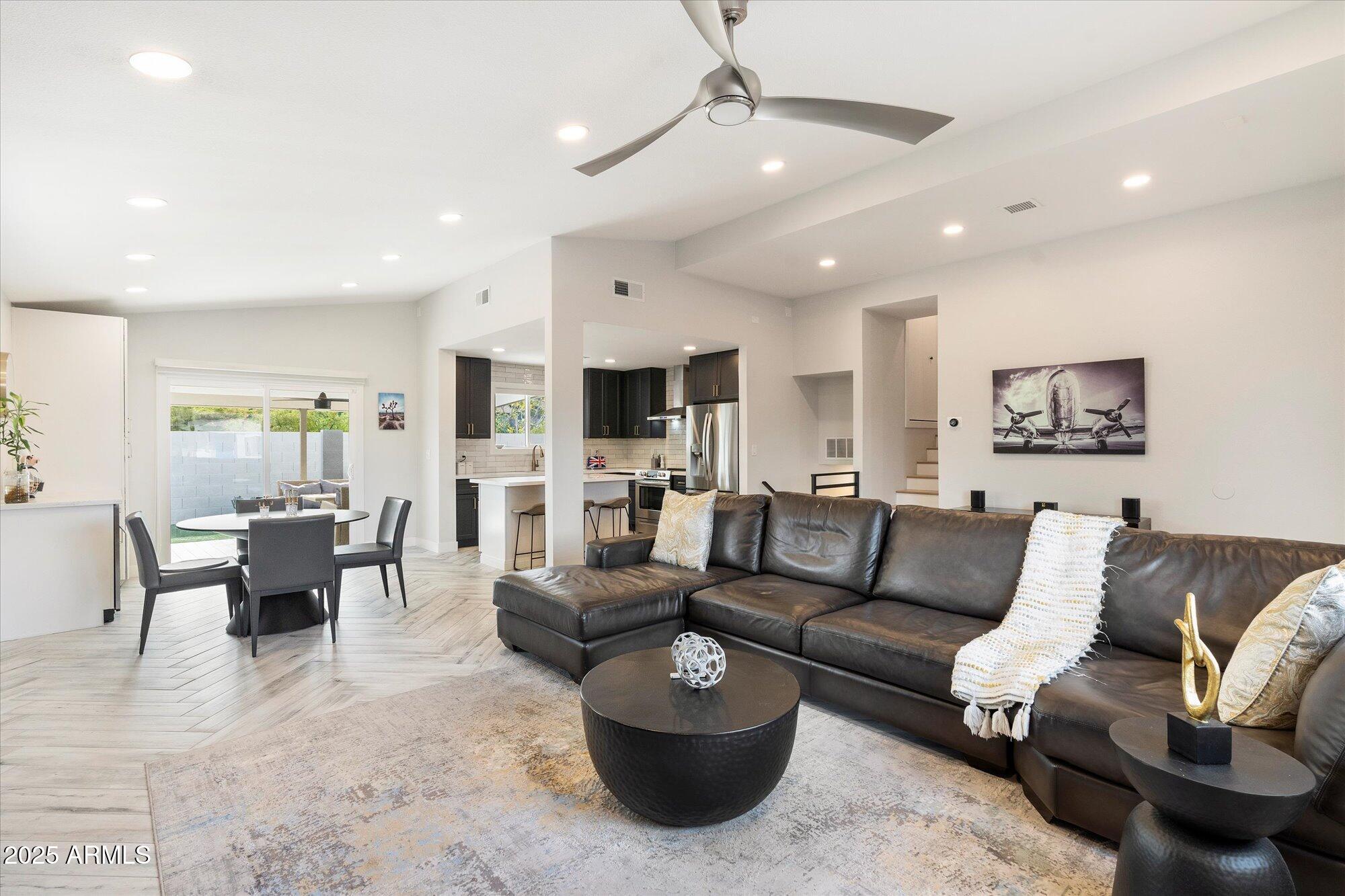 3929 E MERCER Lane, Phoenix