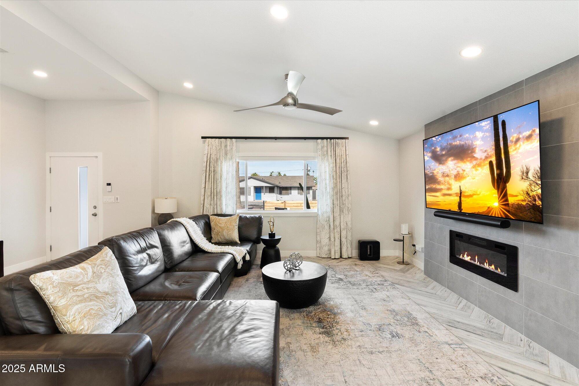 3929 E MERCER Lane, Phoenix