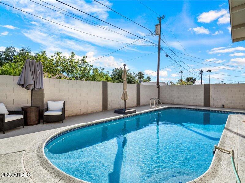 3929 E MERCER Lane, Phoenix