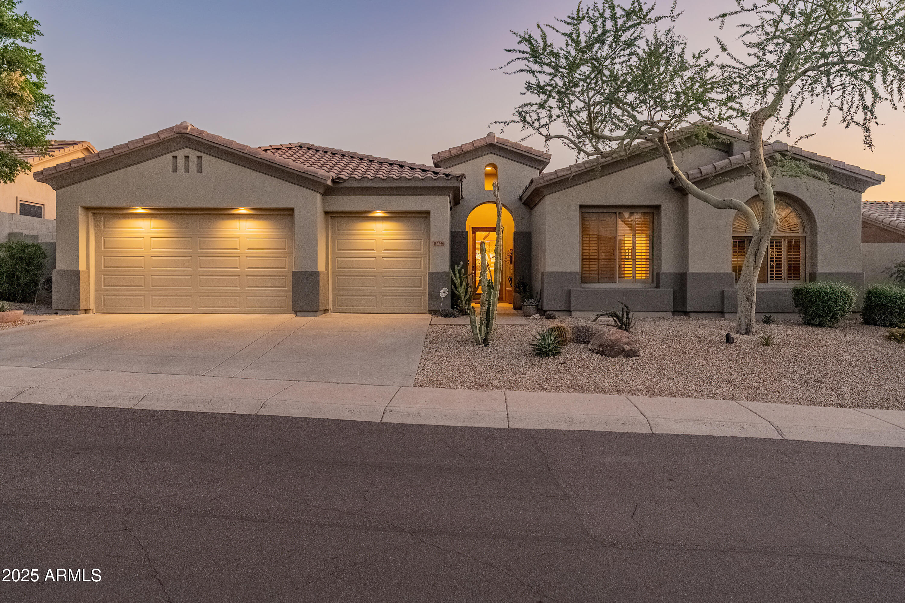 10999 E WINCHCOMB Drive