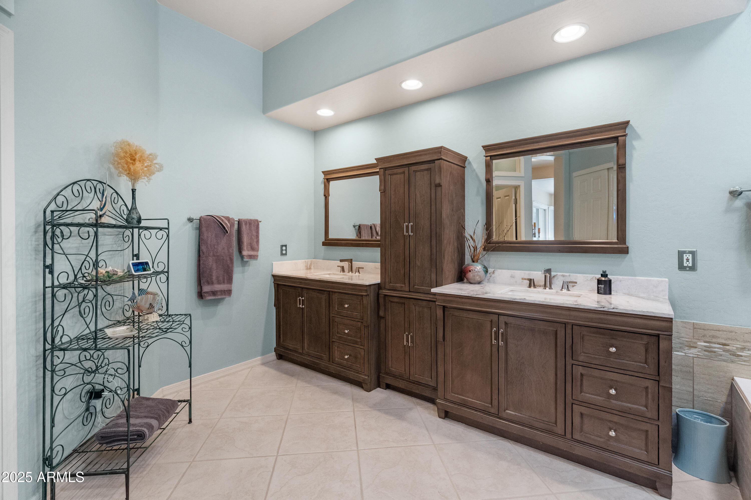 10999 E WINCHCOMB Drive