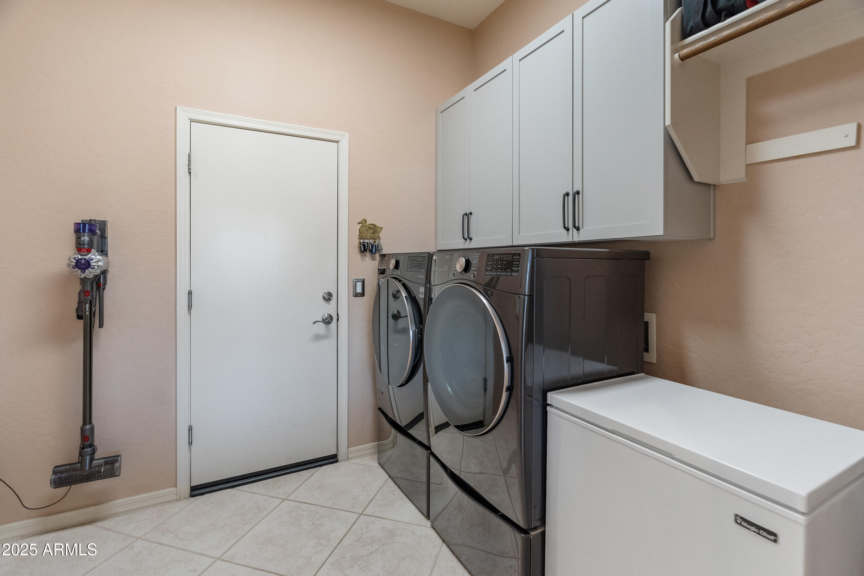 10999 E WINCHCOMB Drive