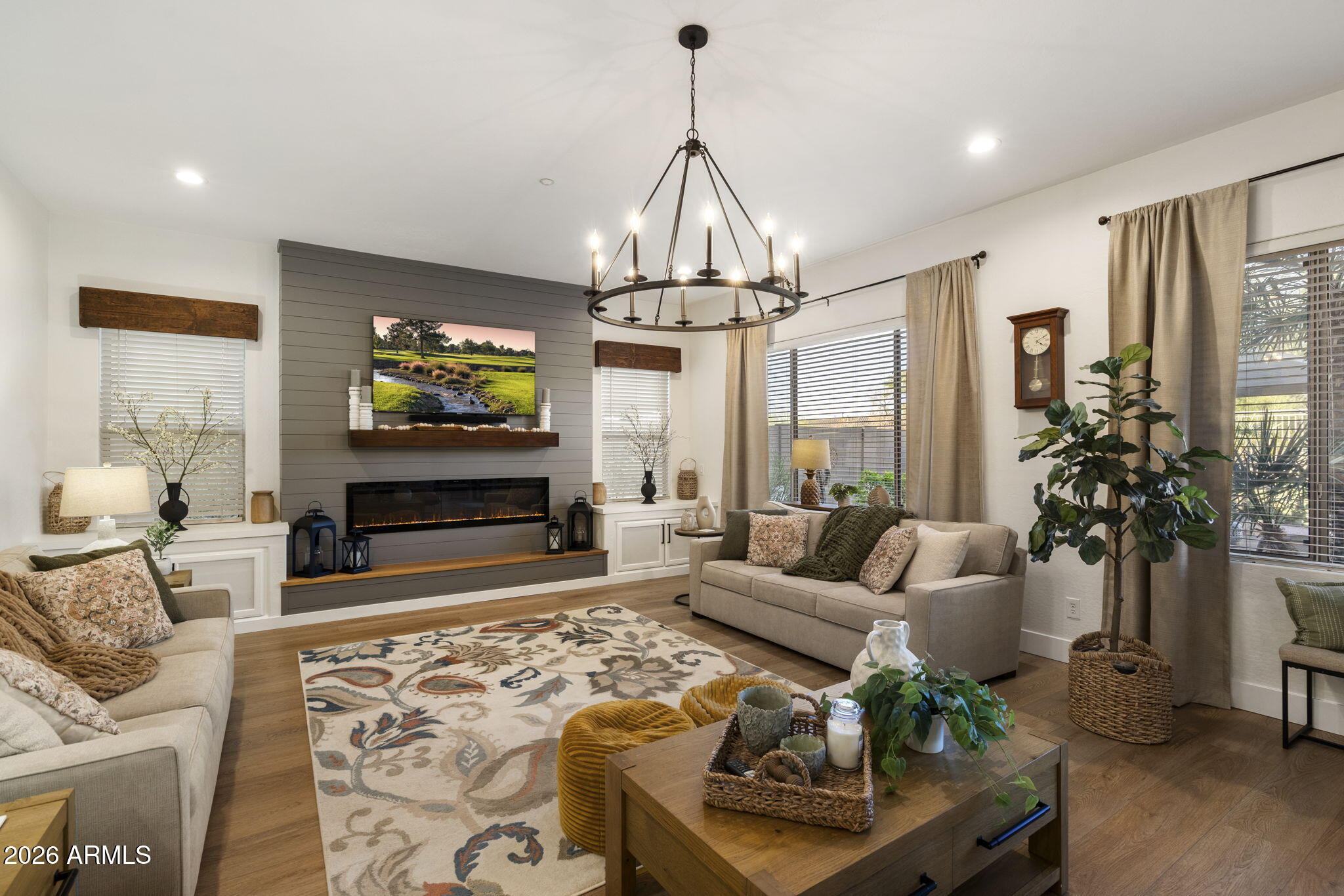 10460 E Meadowhill Drive