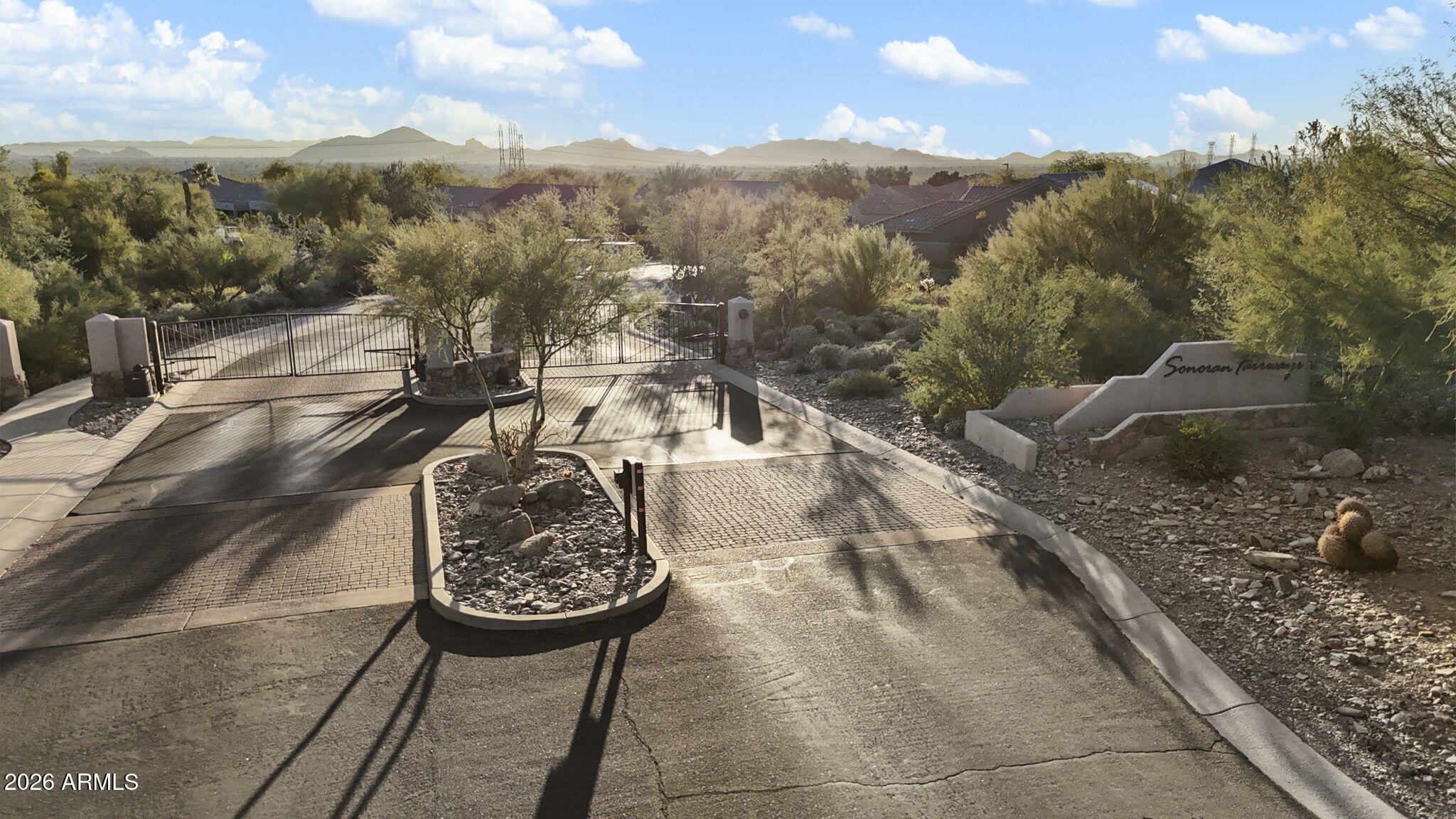 10460 E Meadowhill Drive