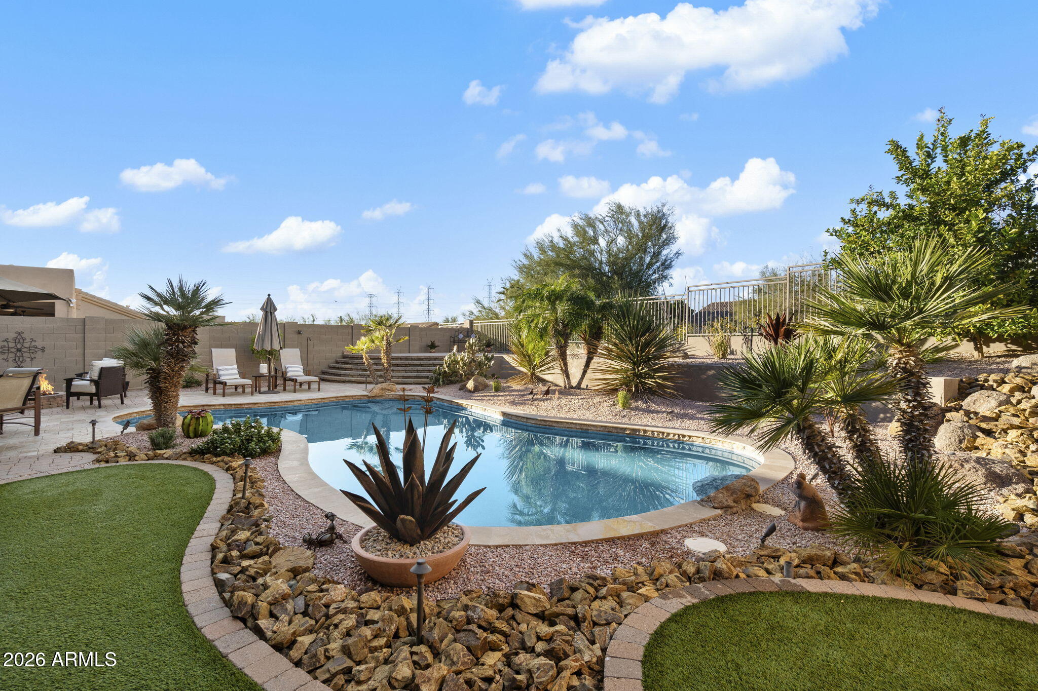 10460 E Meadowhill Drive