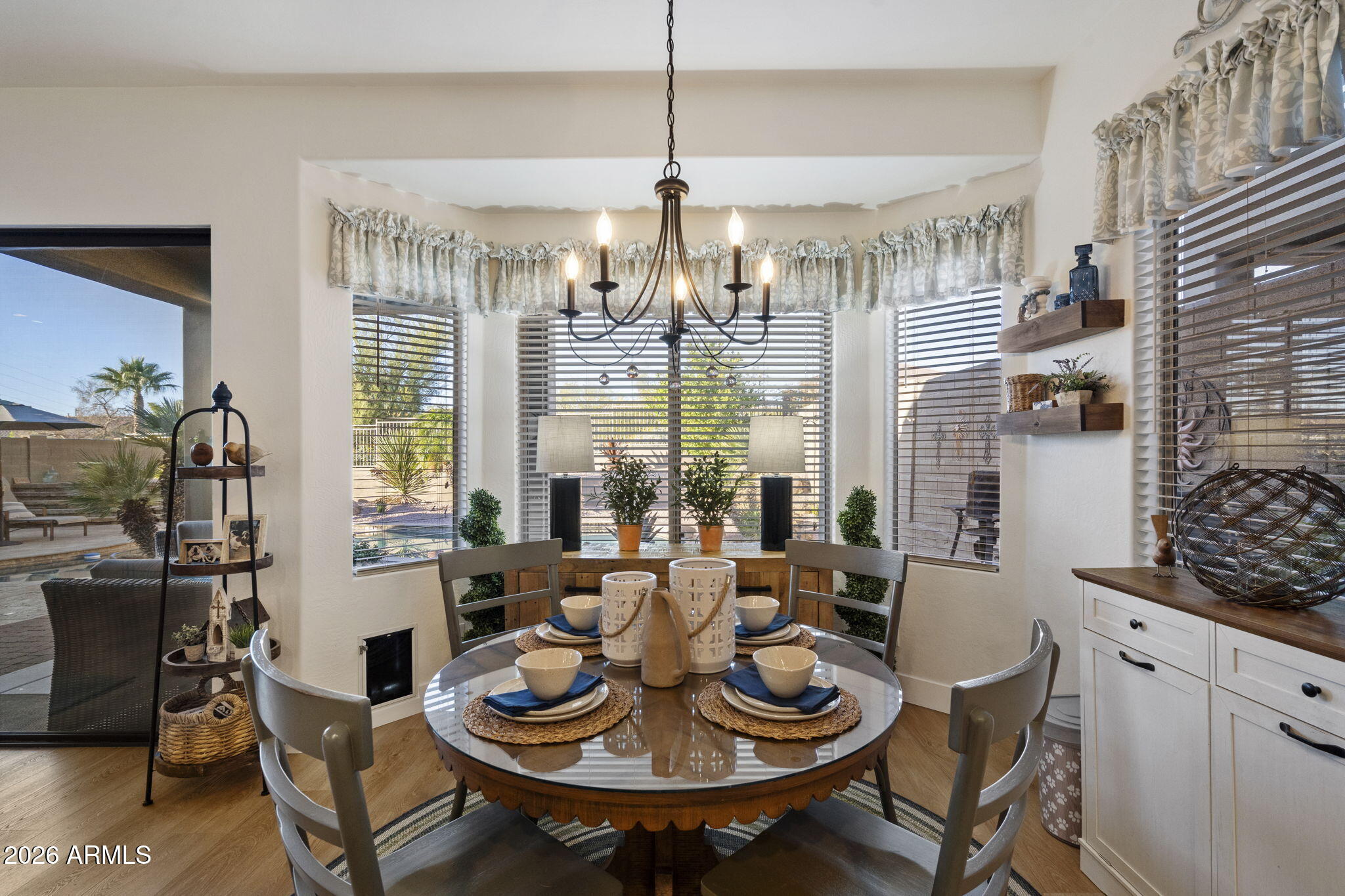 10460 E Meadowhill Drive