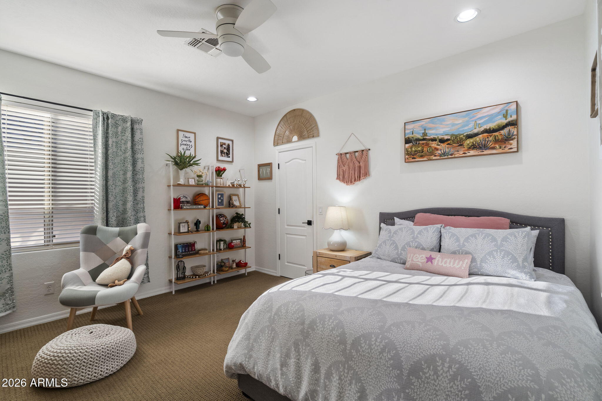 10460 E Meadowhill Drive