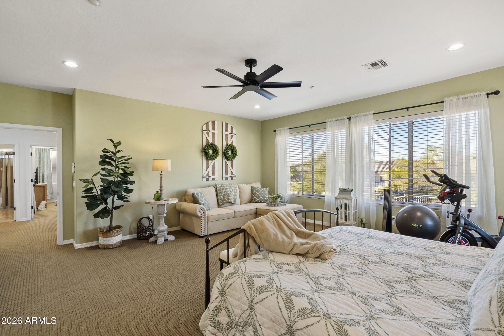 10460 E Meadowhill Drive