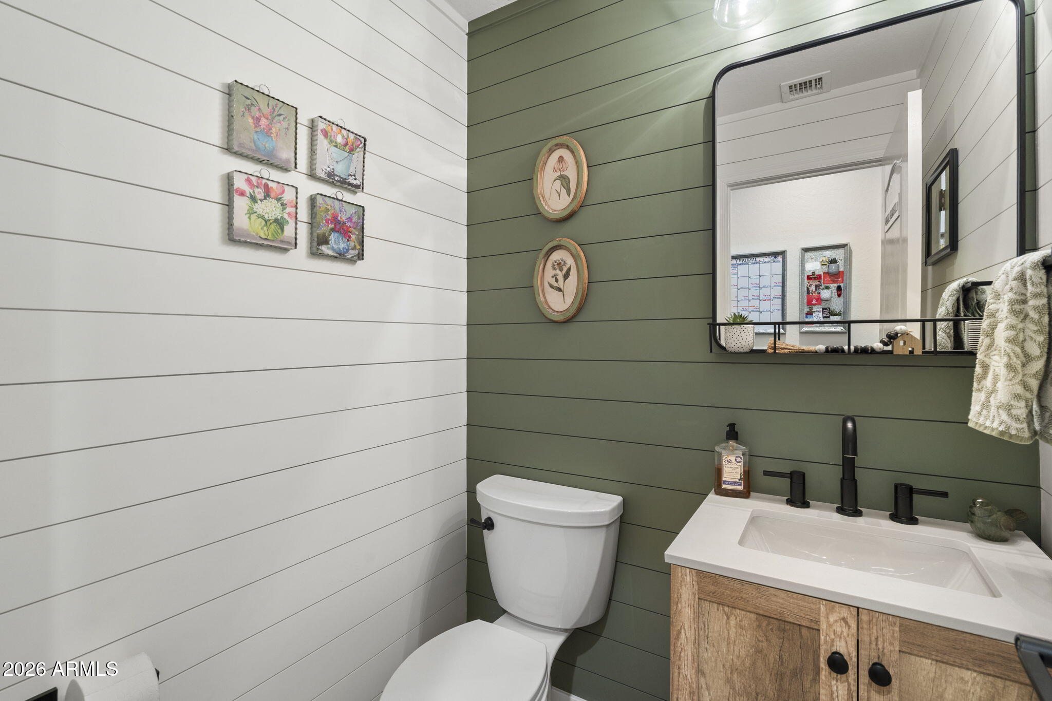 10460 E Meadowhill Drive