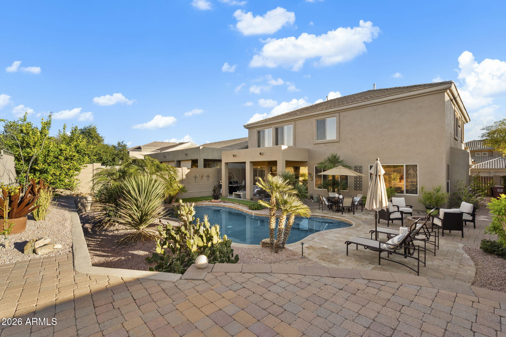 10460 E Meadowhill Drive