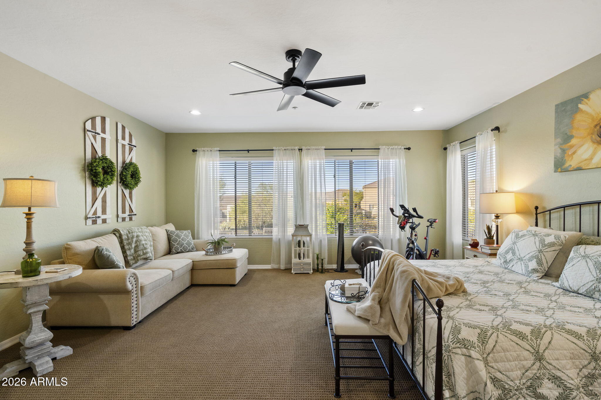 10460 E Meadowhill Drive