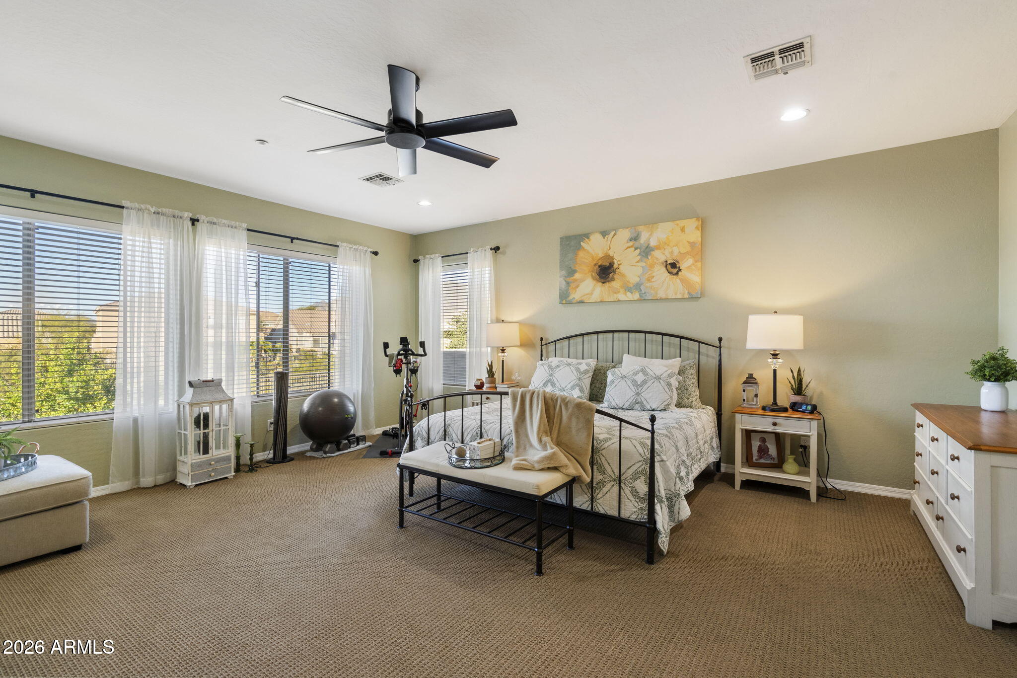 10460 E Meadowhill Drive