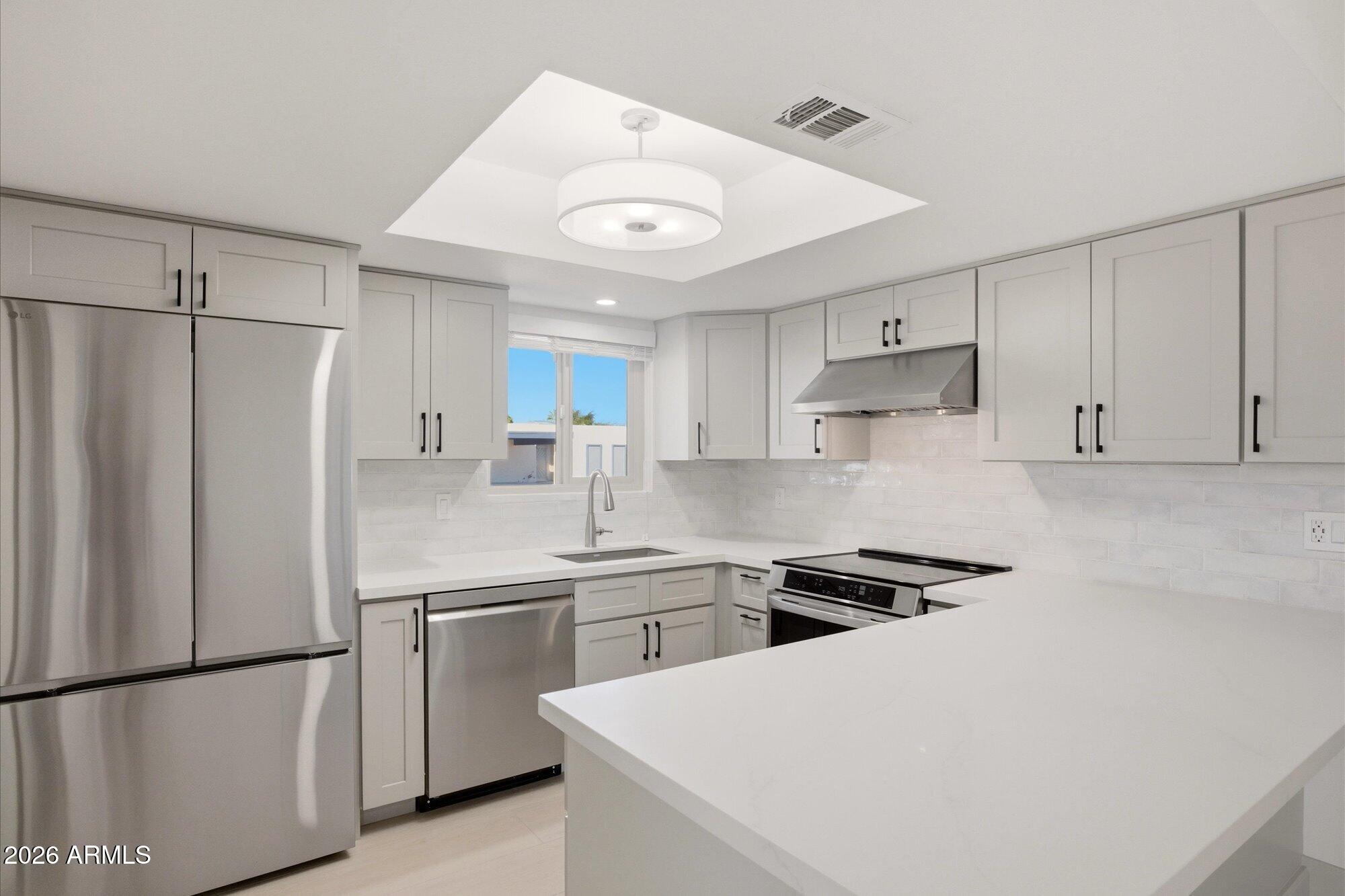 3131 W CLINTON Street