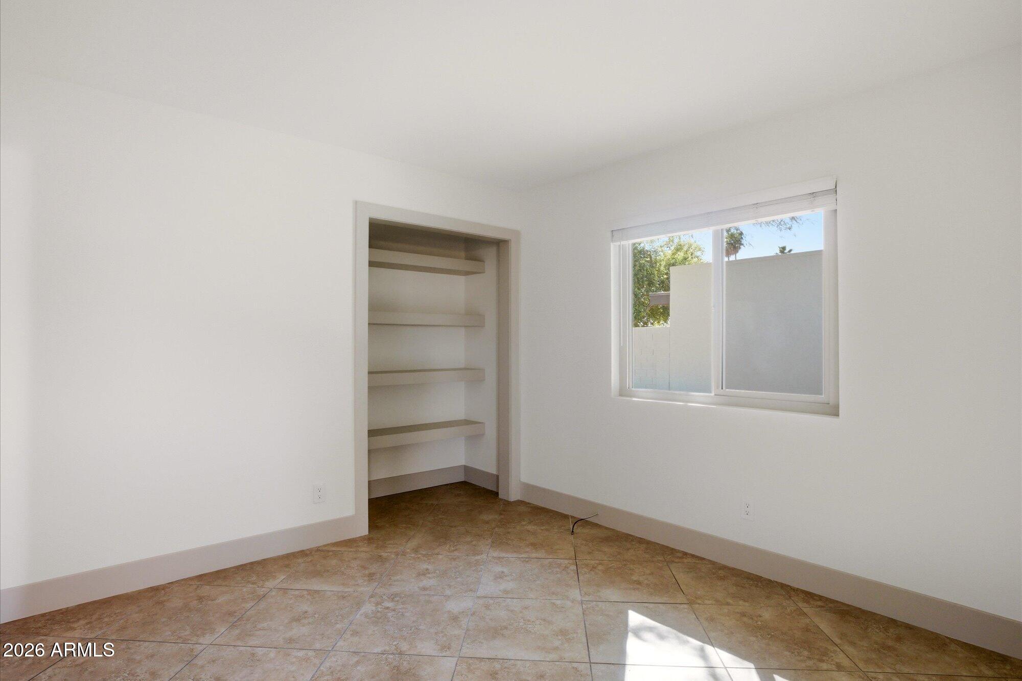 3131 W CLINTON Street