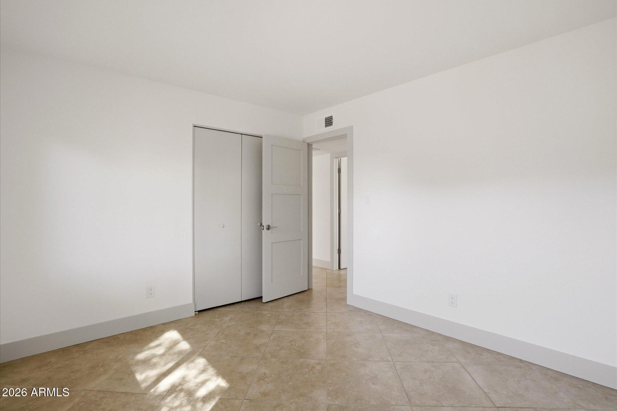 3131 W CLINTON Street