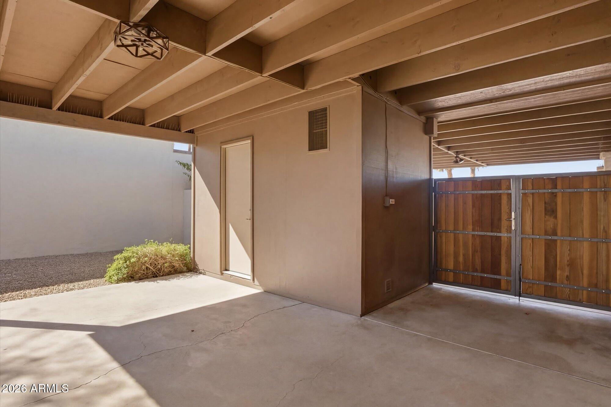 3131 W CLINTON Street