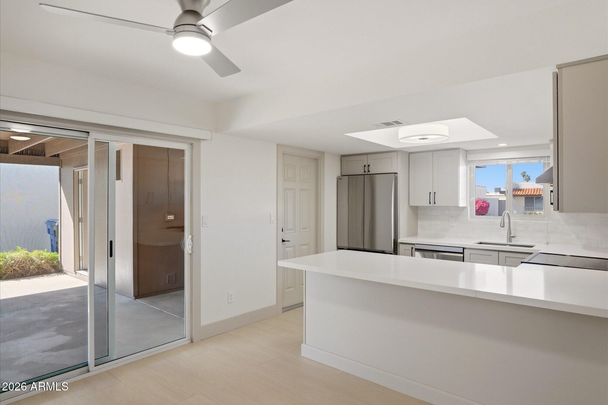 3131 W CLINTON Street