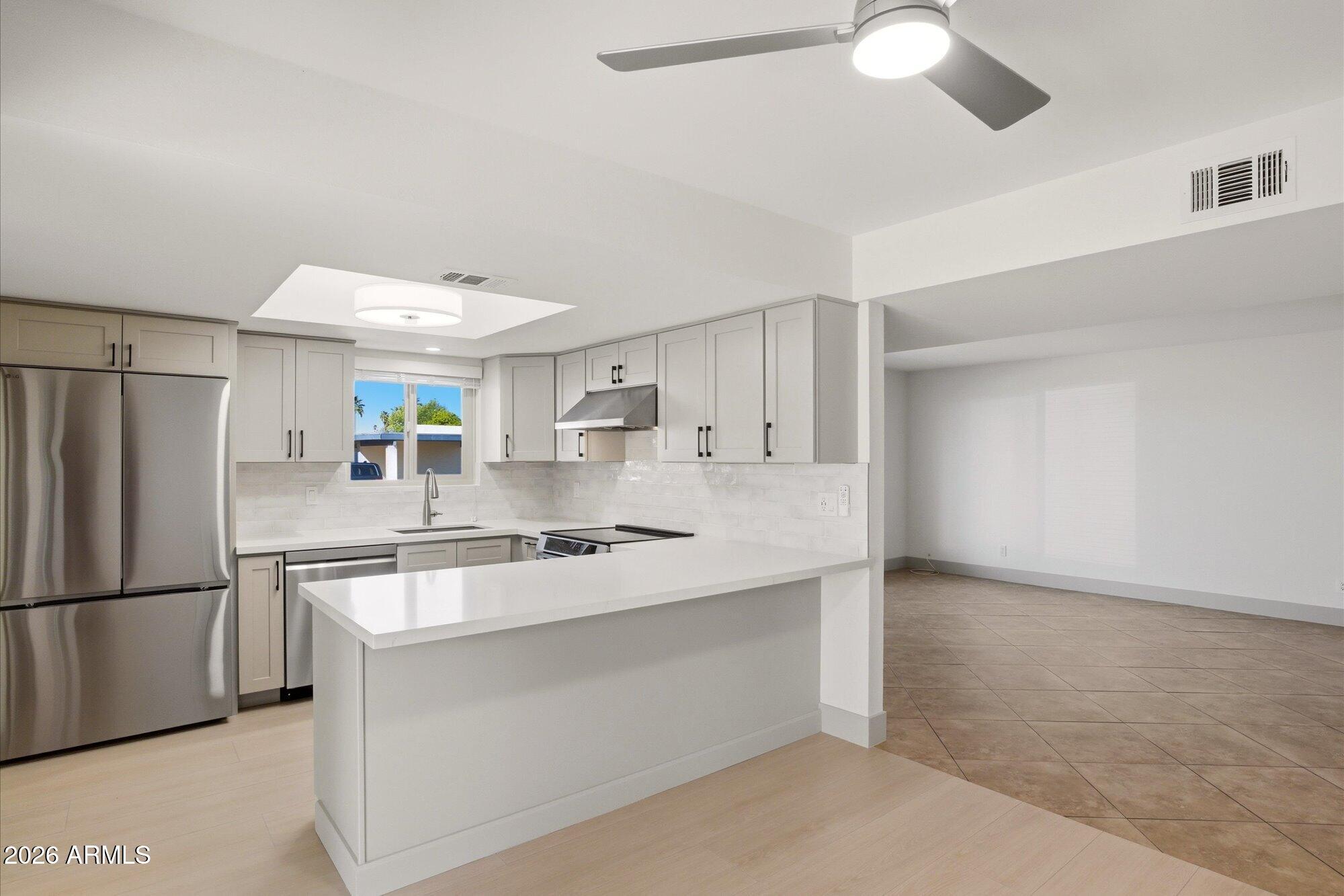 3131 W CLINTON Street