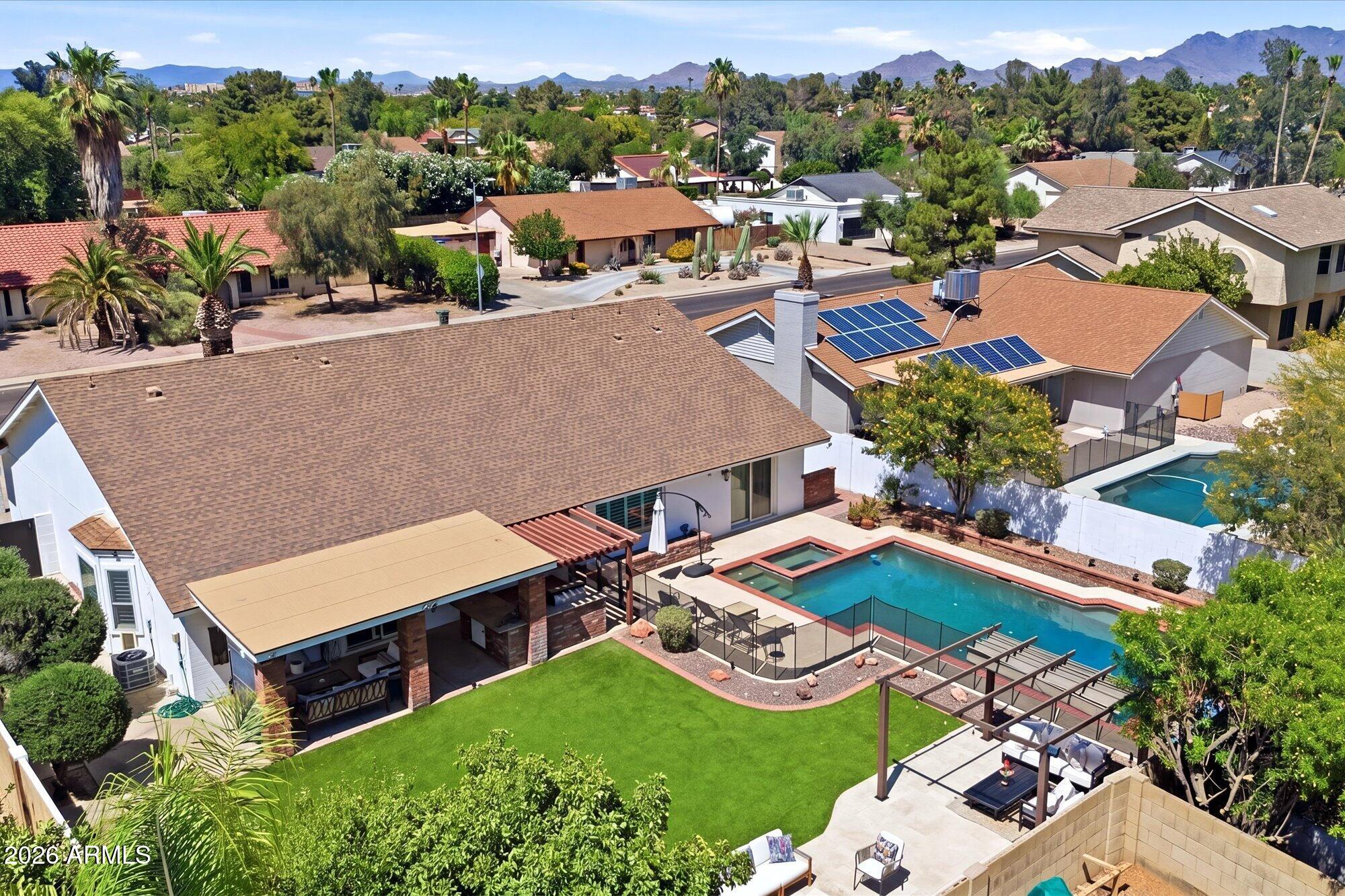 5221 E PARADISE Lane