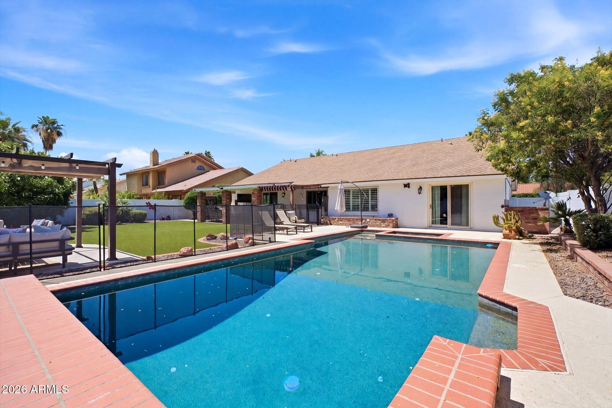 5221 E PARADISE Lane