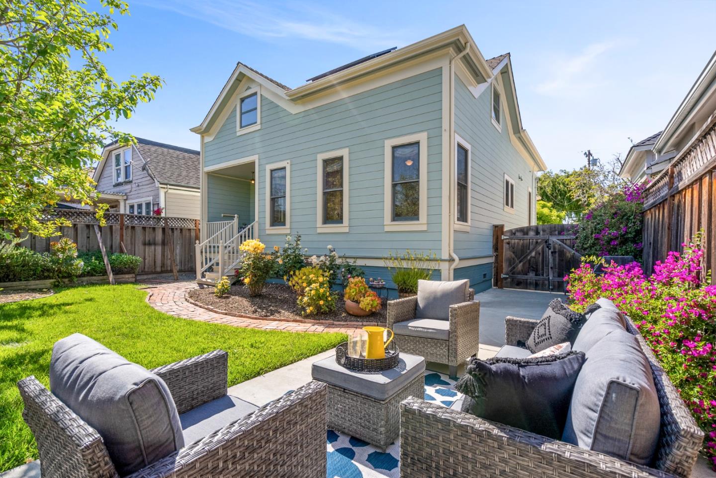 1262 Magnolia Avenue