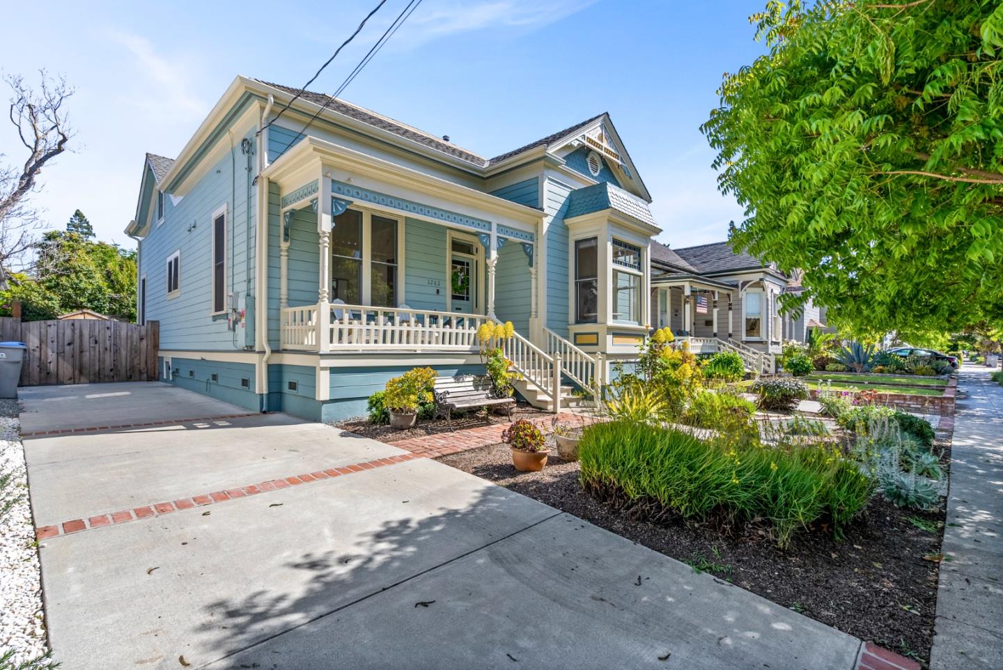 1262 Magnolia Avenue