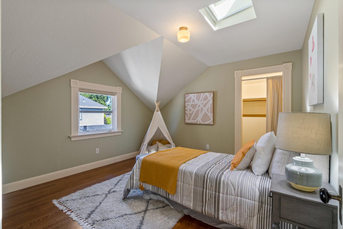 1262 Magnolia Avenue