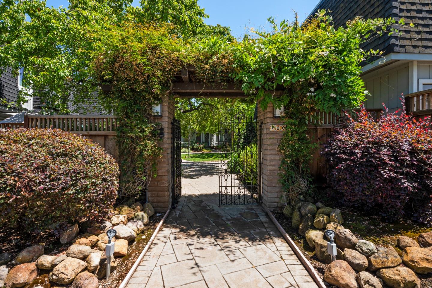 120 Oak Rim Way 10