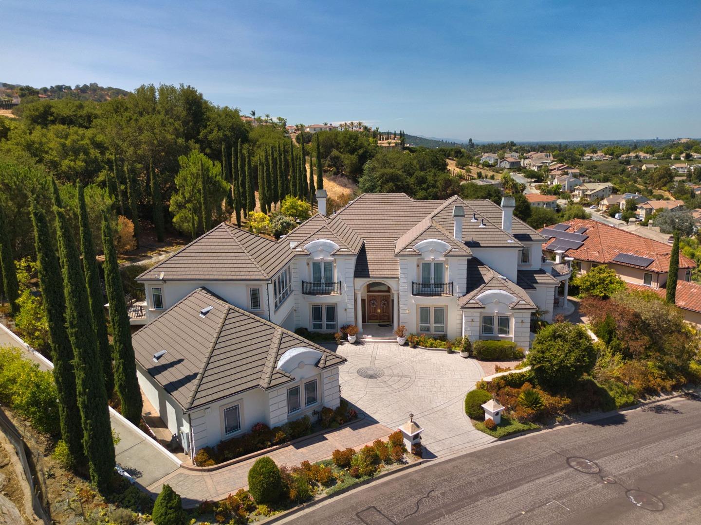 7003 Hollow Lake Way