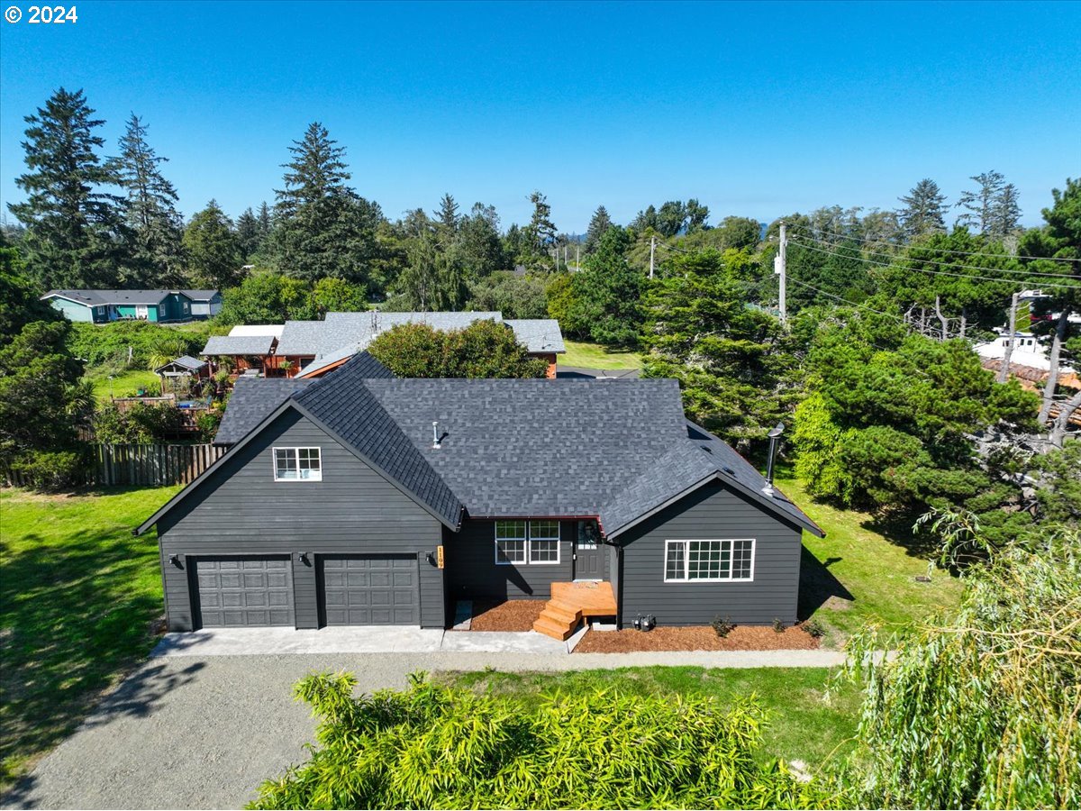 1109 NW WARRENTON DR