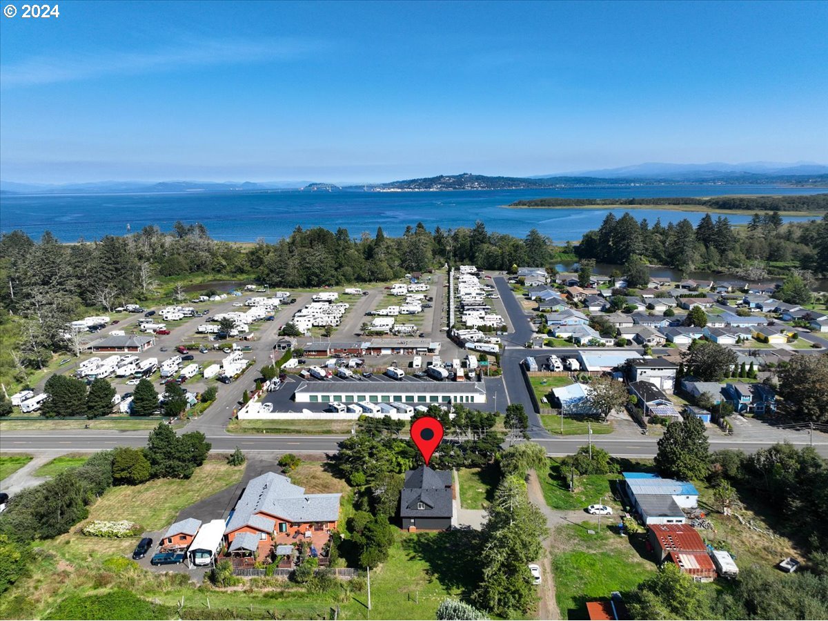 1109 NW WARRENTON DR