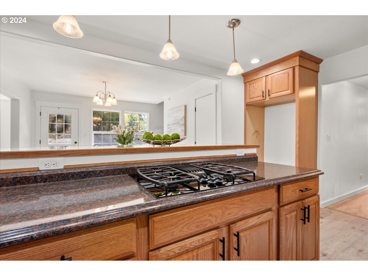 1109 NW WARRENTON DR