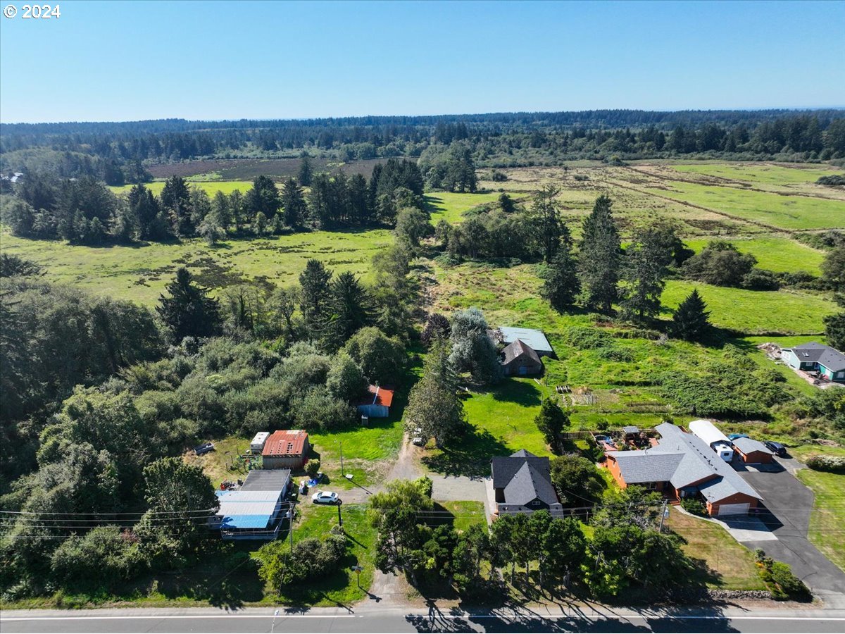 1109 NW WARRENTON DR