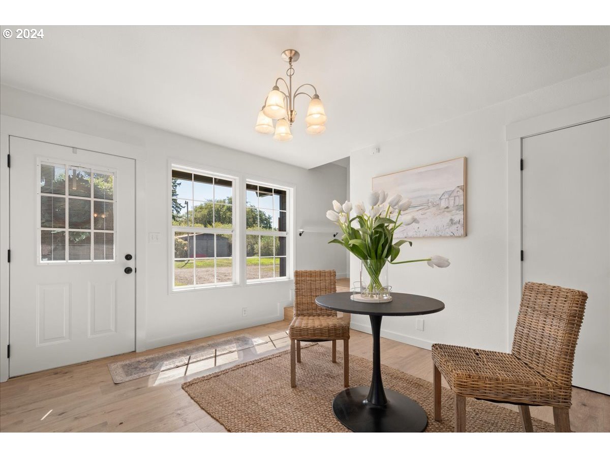 1109 NW WARRENTON DR