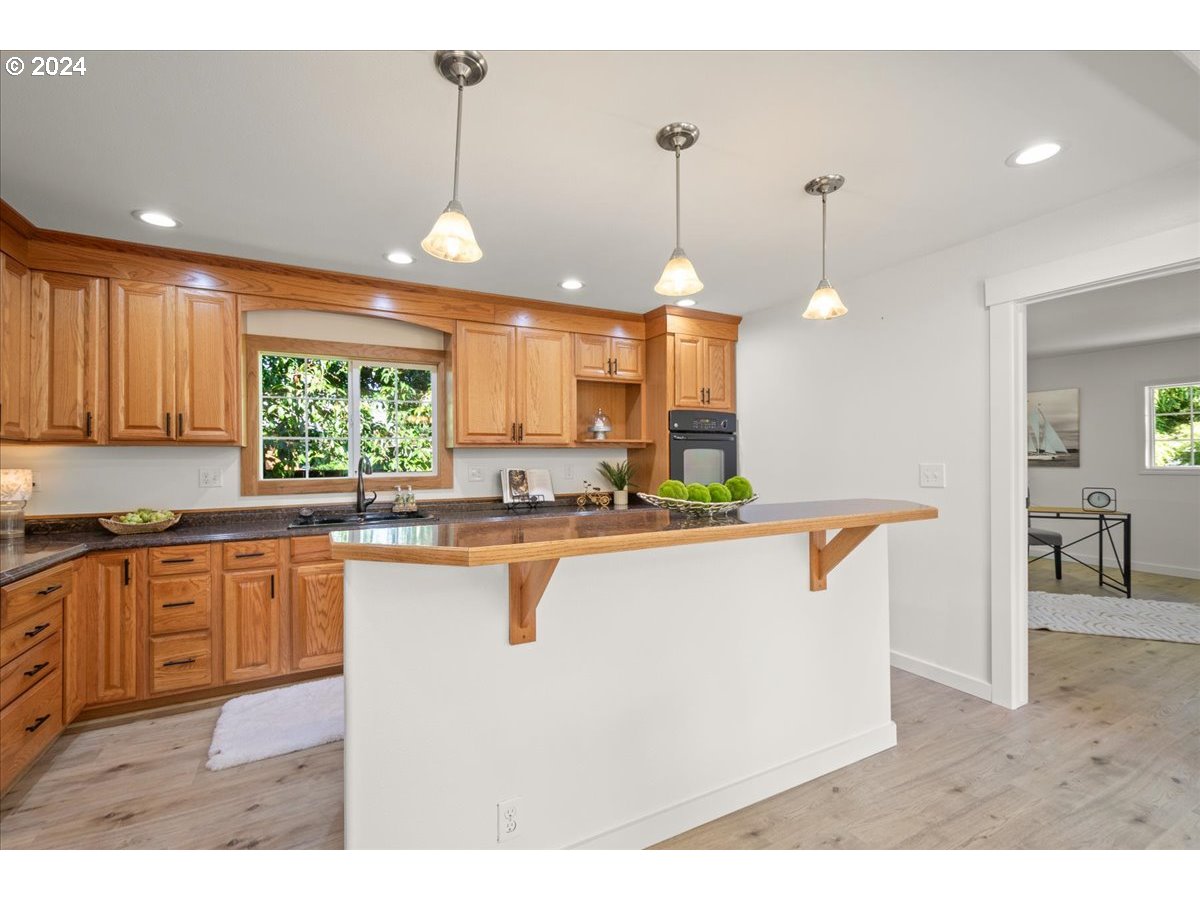 1109 NW WARRENTON DR