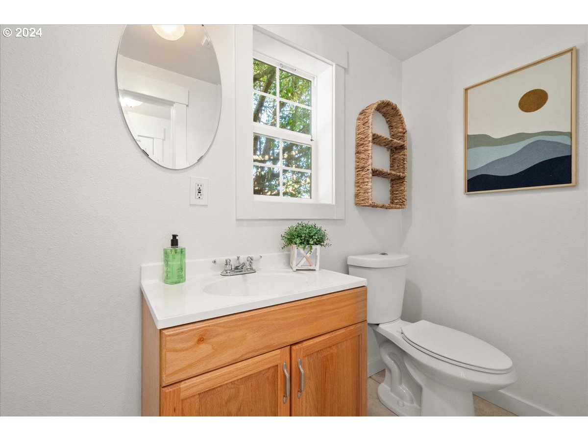 1109 NW WARRENTON DR