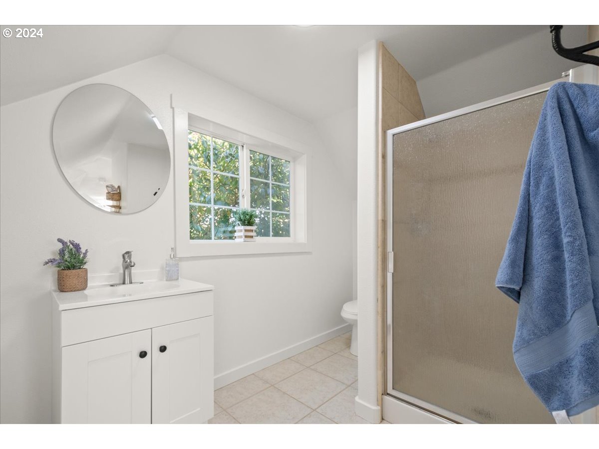 1109 NW WARRENTON DR