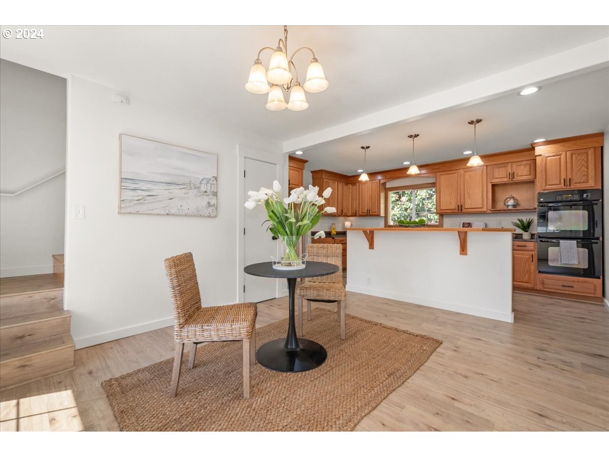 1109 NW WARRENTON DR