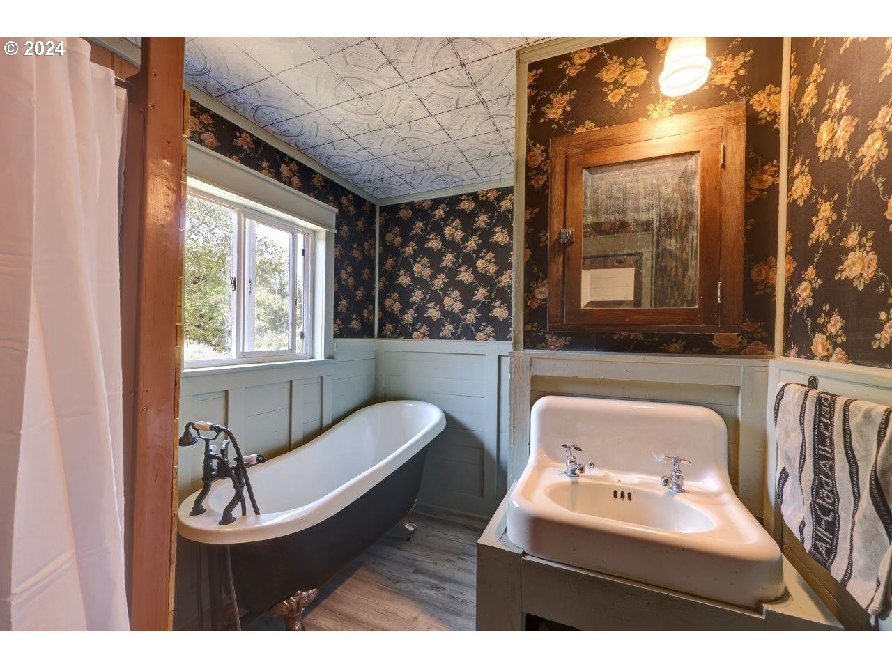 41127 HILLCREST LOOP