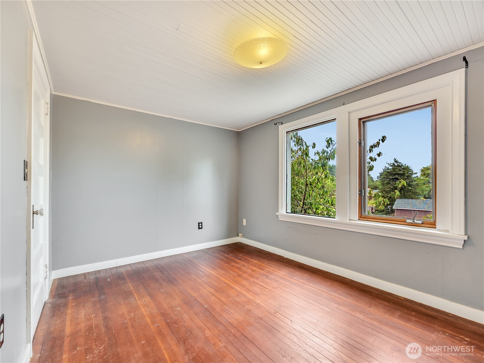 6112 V Place