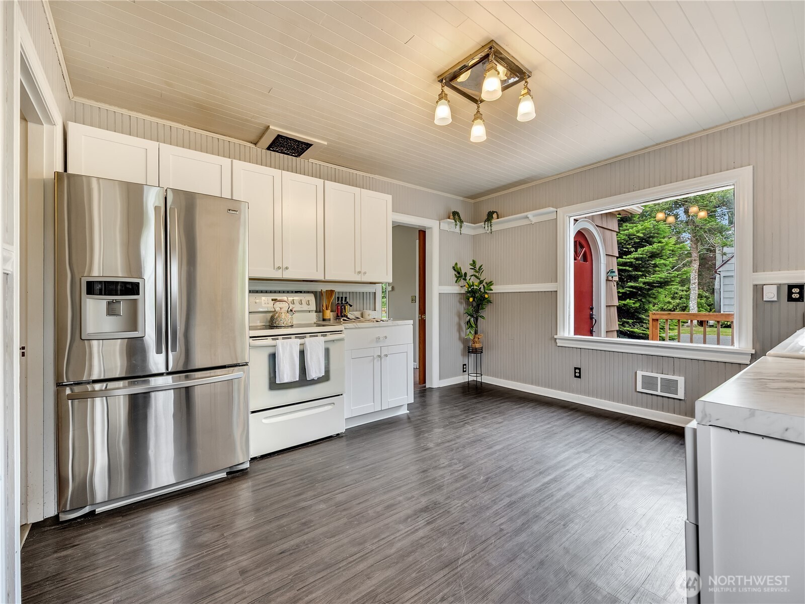 6112 V Place