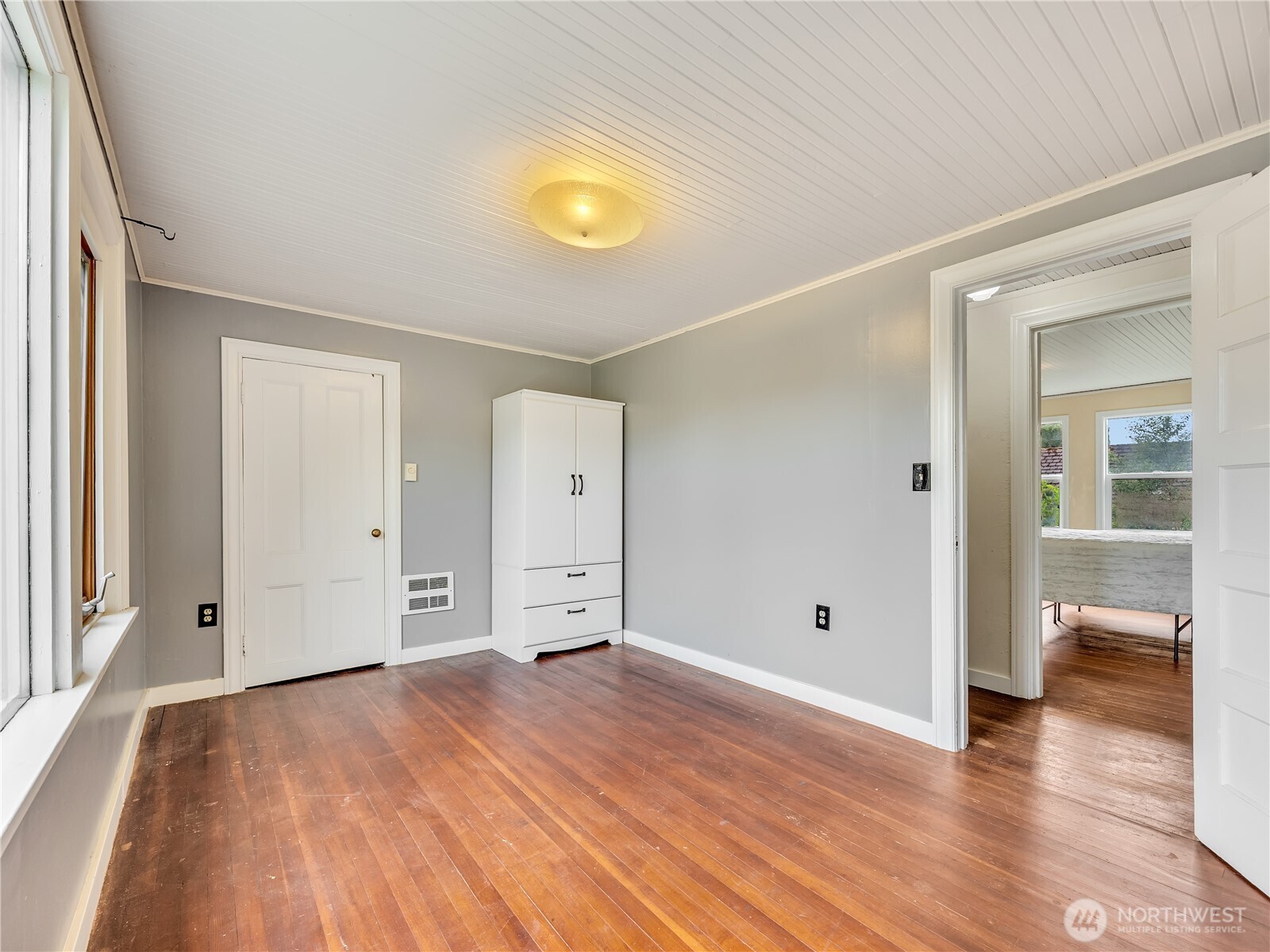 6112 V Place