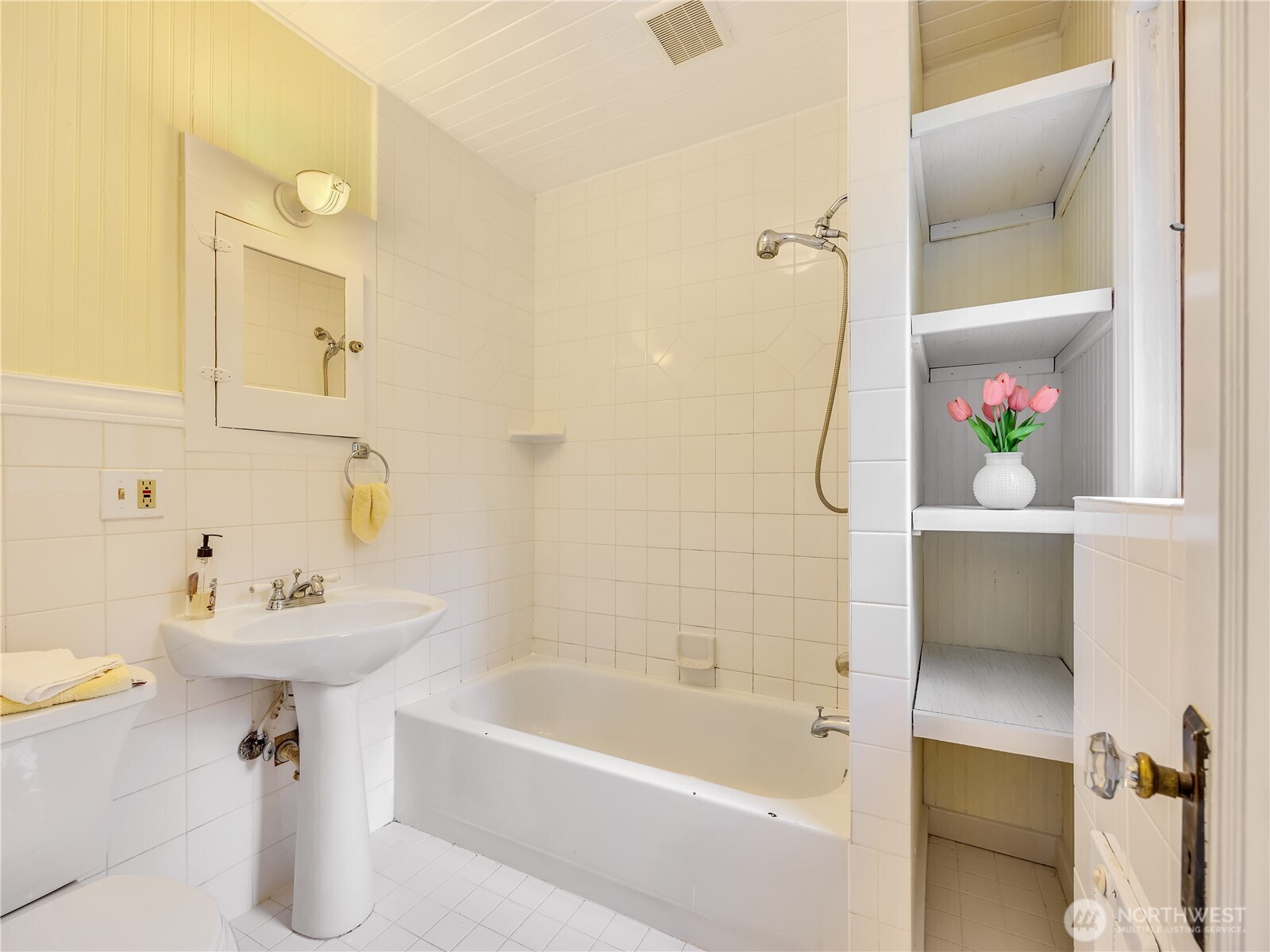 6112 V Place