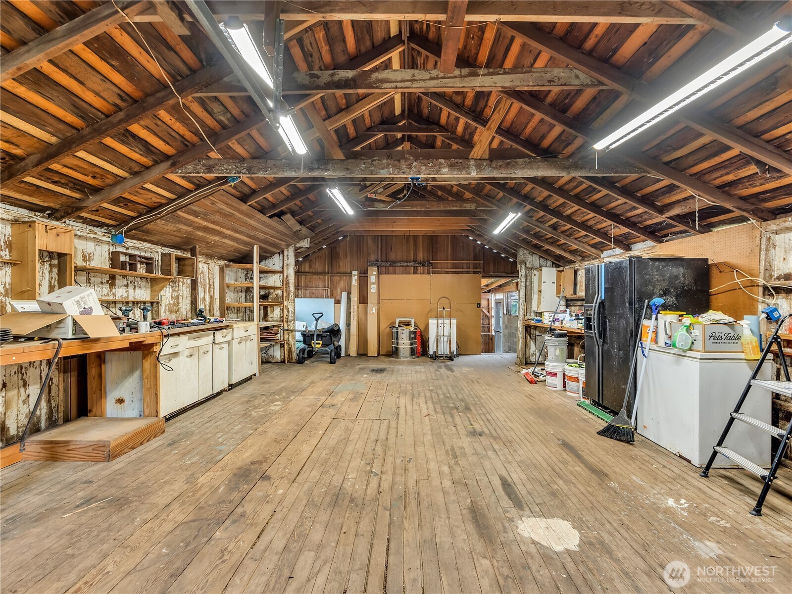 6112 V Place