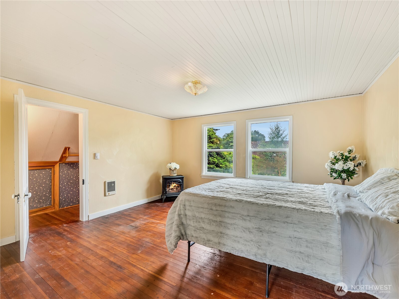 6112 V Place