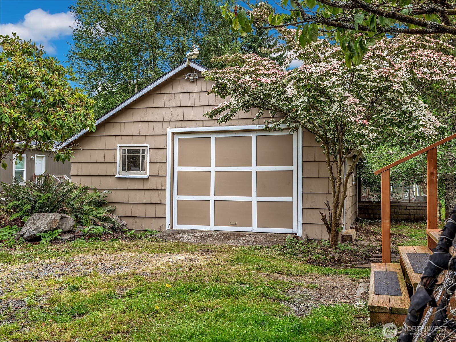 6112 V Place