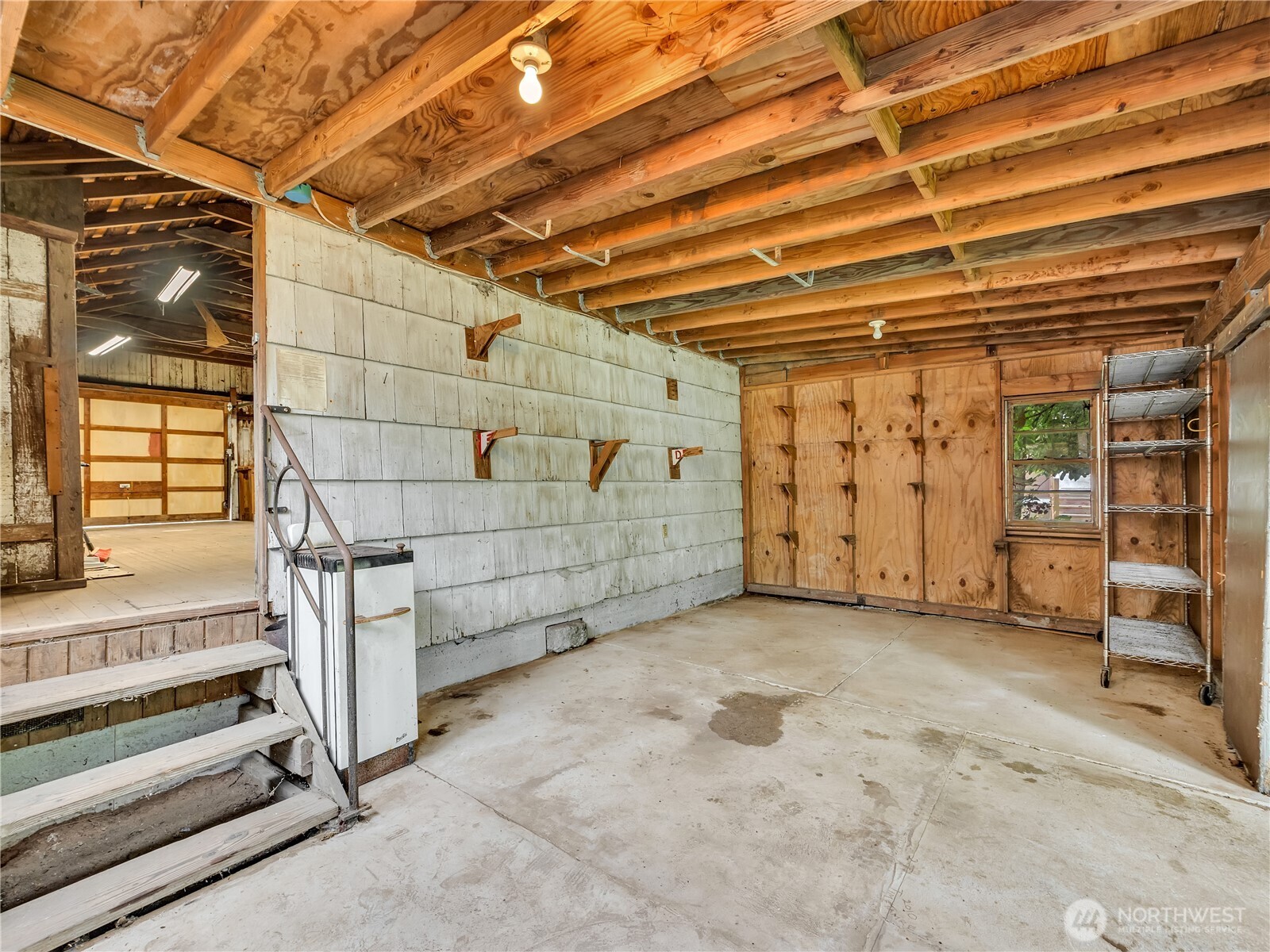 6112 V Place